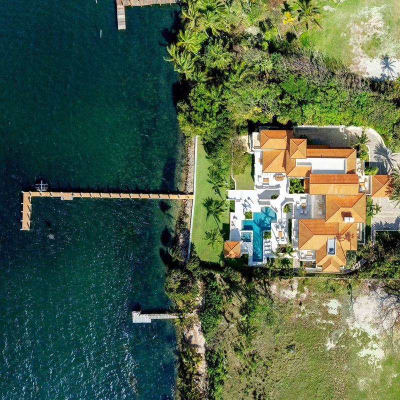 Lakefront Properties With Water Gardens