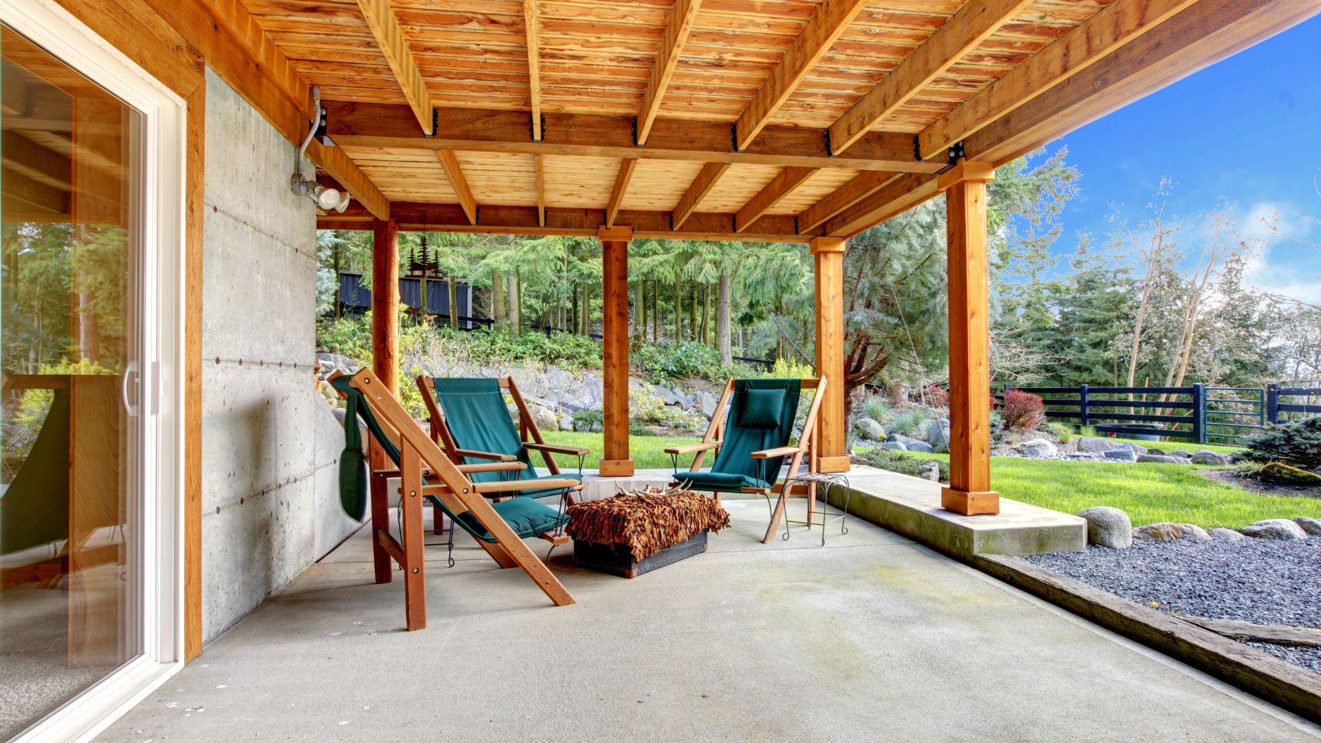 10 Ground-Level Deck Ideas For Your Washington Outdoor Retreat (And 8 That Level It Up)