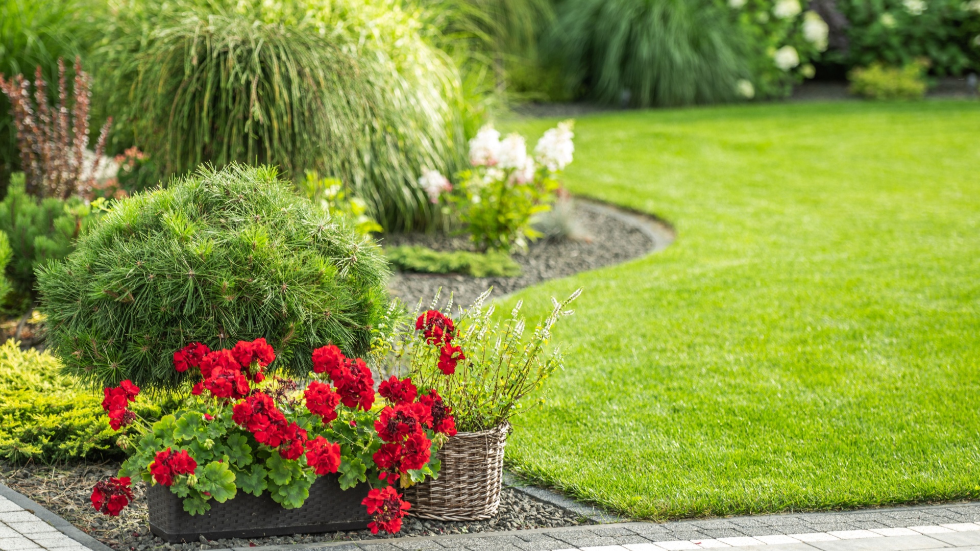 18 Cheap Ways To Make Your Backyard Look So Much Prettier With Almost No Effort (And They’re All Done In A Weekend Or Less)