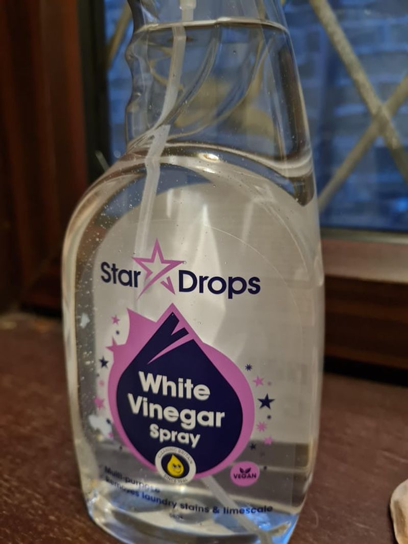 White Vinegar Spray Solution