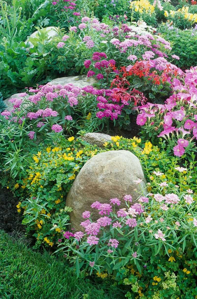 Neglecting Seasonal Interest For Year-Round Appeal