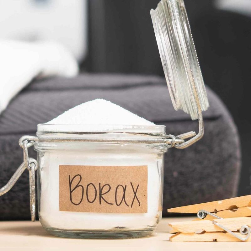 Borax: Powdery Weed Preventer