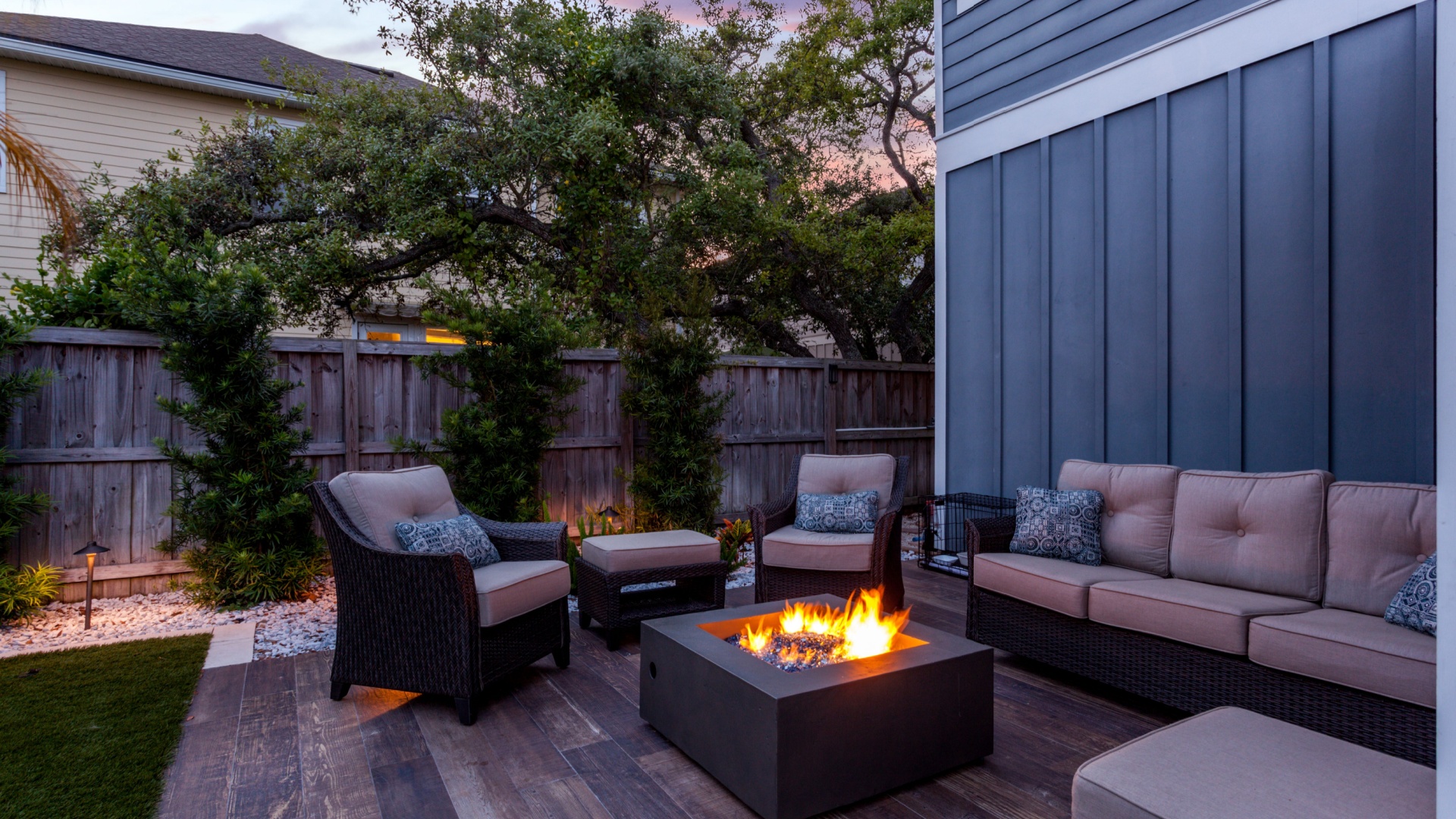 Ground-Level Deck Ideas For Relaxing In A Texas Backyard