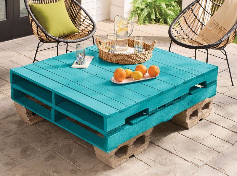DIY Pallet Pool Furniture