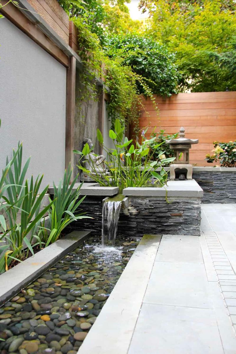 Cascading Water Feature Edge