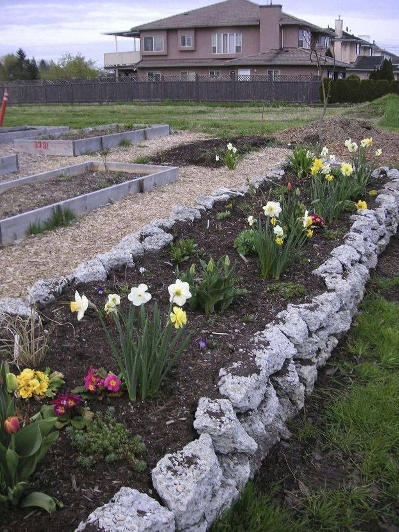 Urbanite Concrete Chunk Border