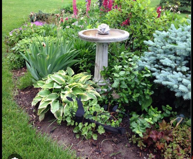 Money-Waster: Oversized Lawn Ornaments
