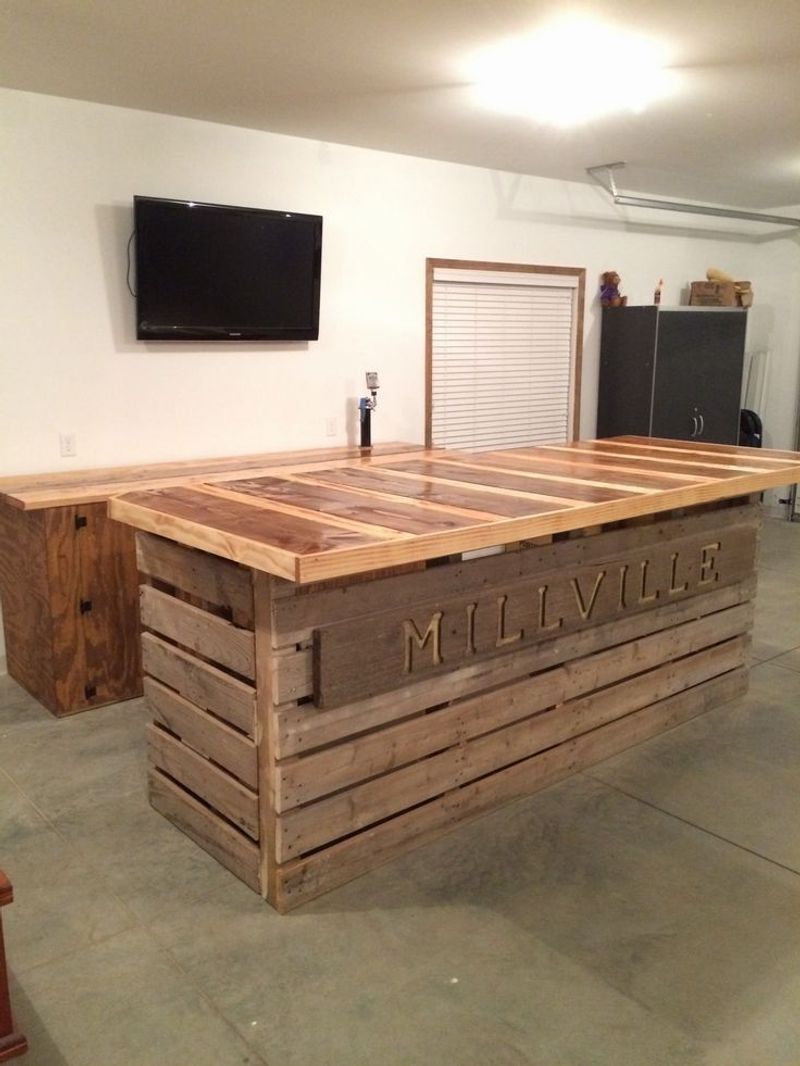 Repurposed Pallets Create Rustic Bar Station