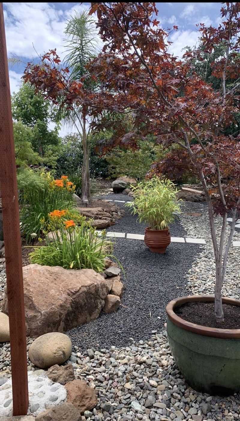Slate Chip Garden Accents
