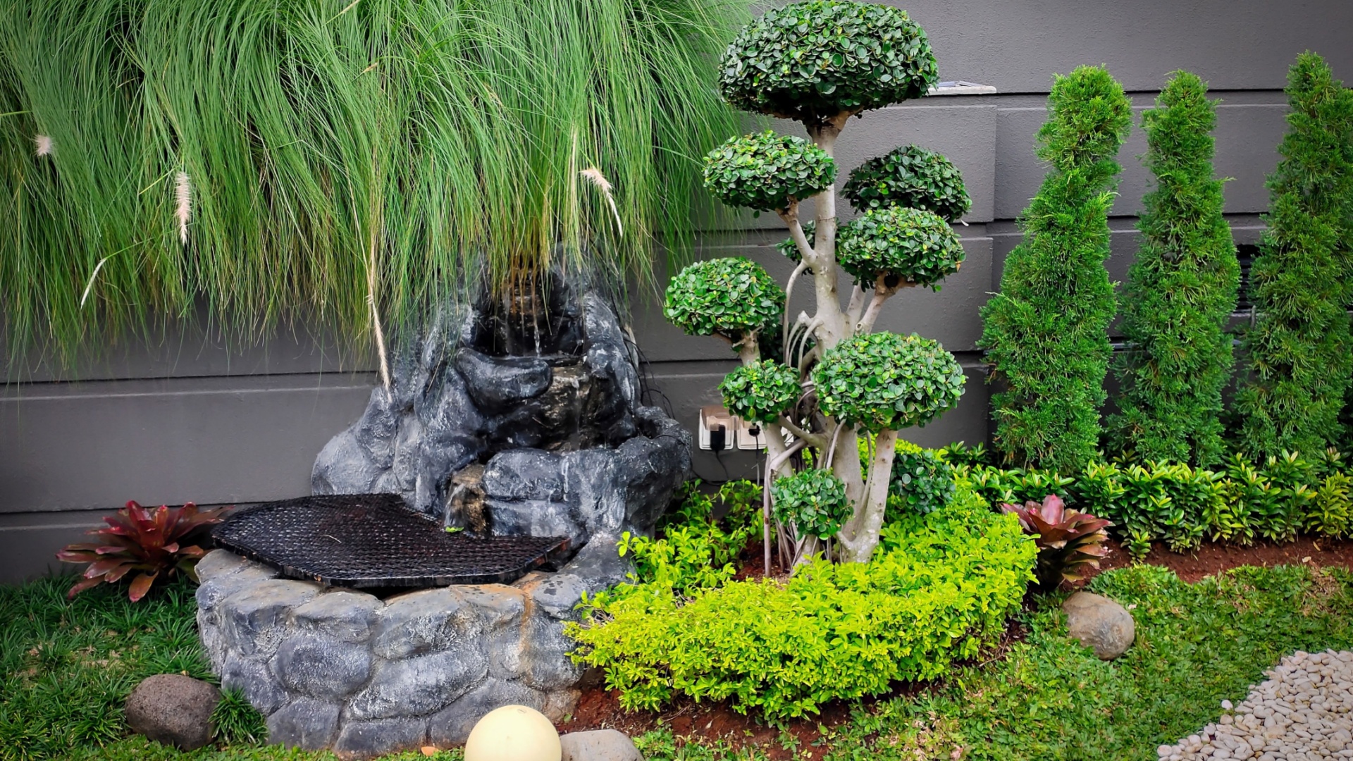Small Backyards In New York Benefit From These 13 Micro-Oasis Ideas (Plus 5 Mistakes To Skip)