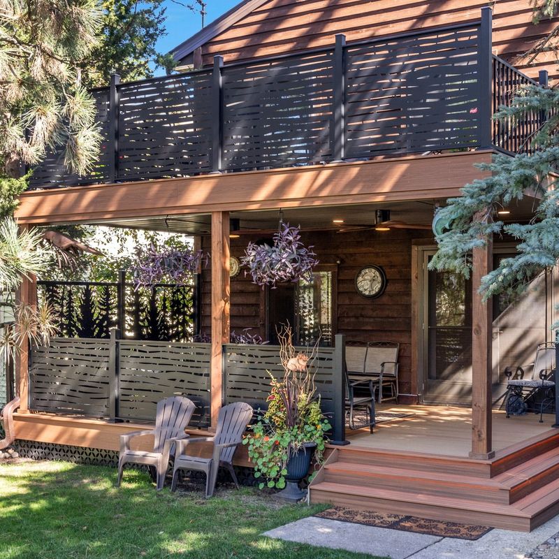 Tiered Deck With Privacy Features