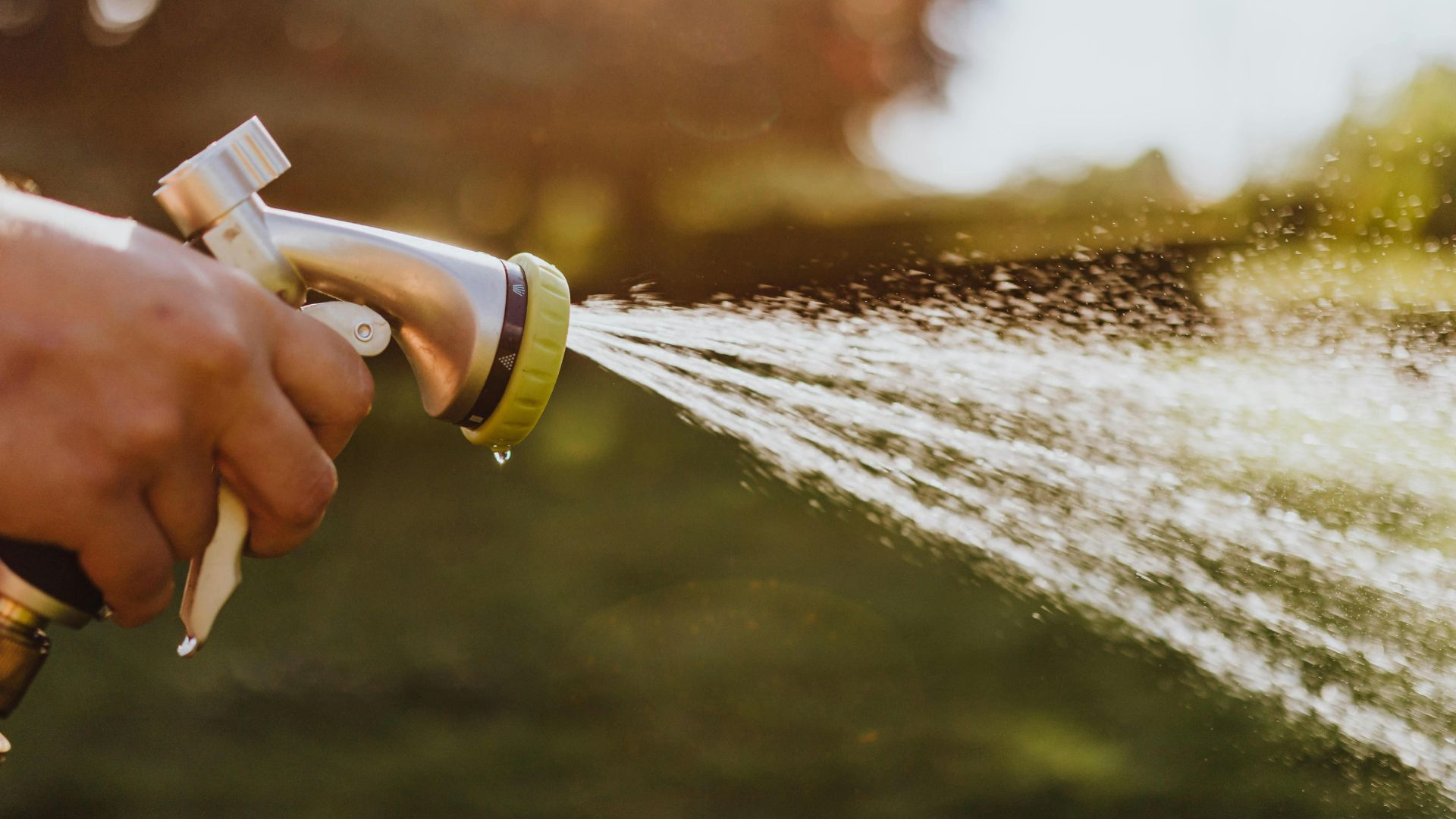 15 Easy Hose Hacks That Work Almost Like A Pressure Washer