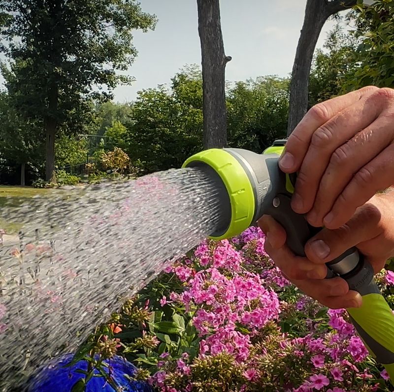 Thumb-Over-Hose Precision Spray