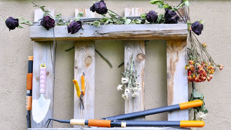 garden tool hanging storage