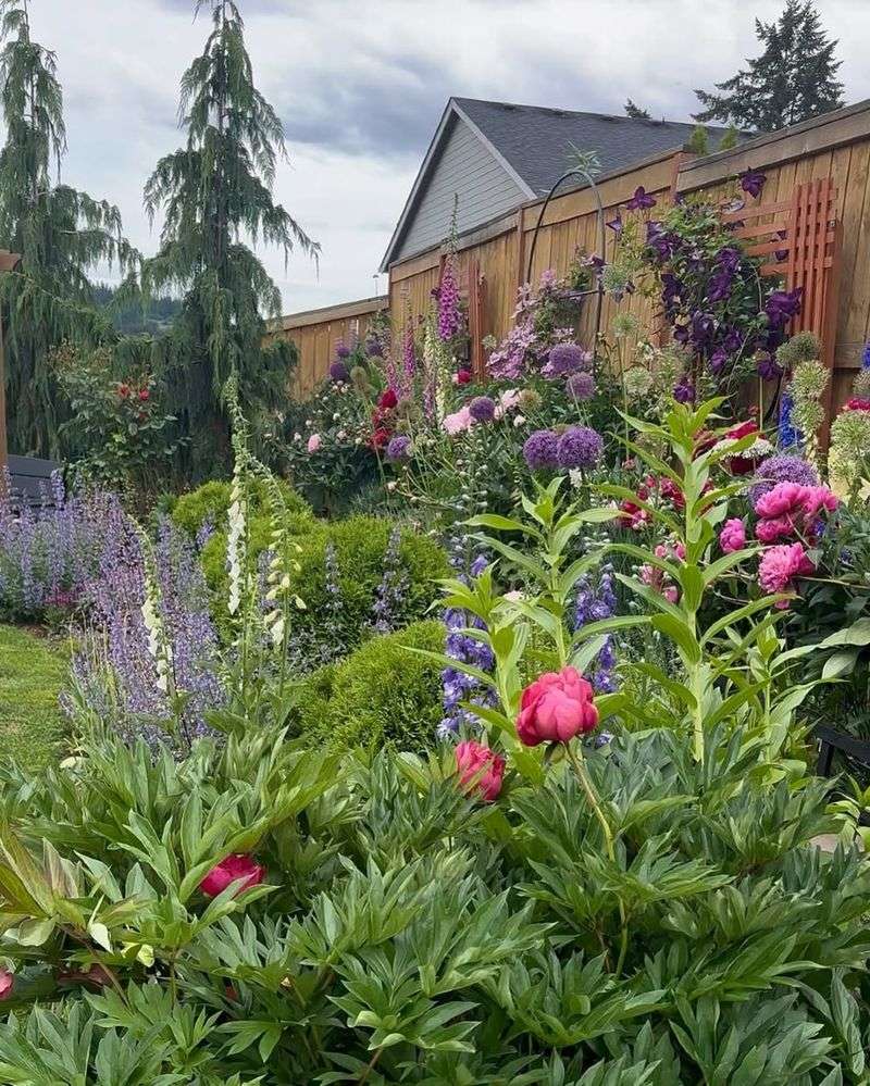 Four-Season Planning Ensures Continuous Bloom
