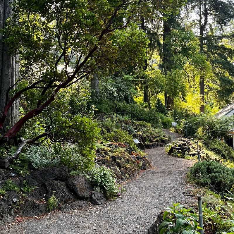 Leach Botanical Garden