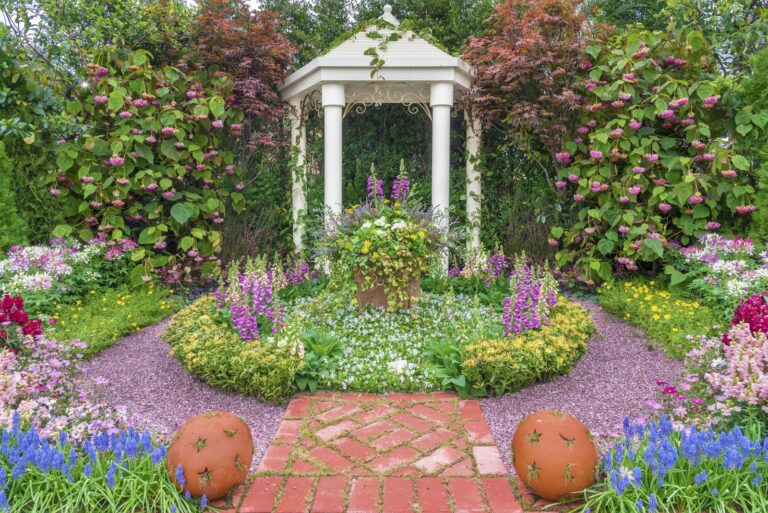 victorian pergola garden (featured image)