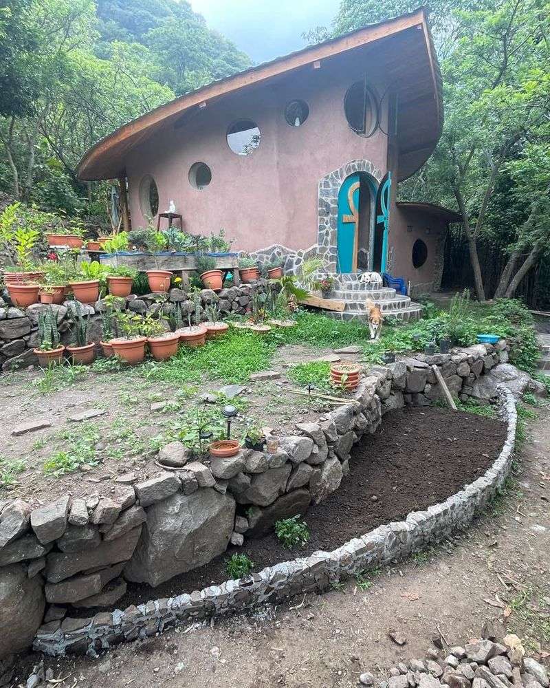 Curved Cob Construction