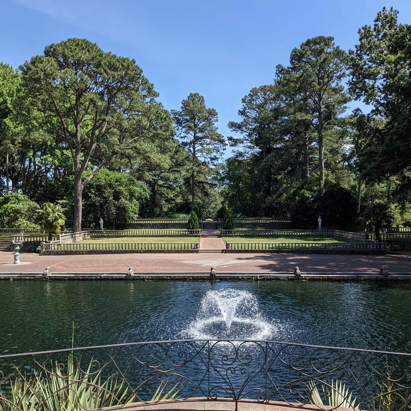 Renaissance Court And Fountains