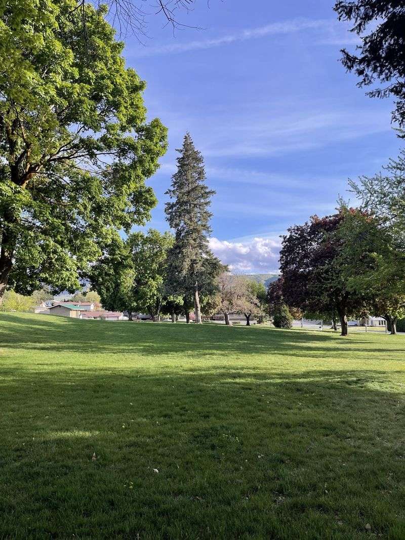 East Wenatchee's Sunrise Fruit Corridor