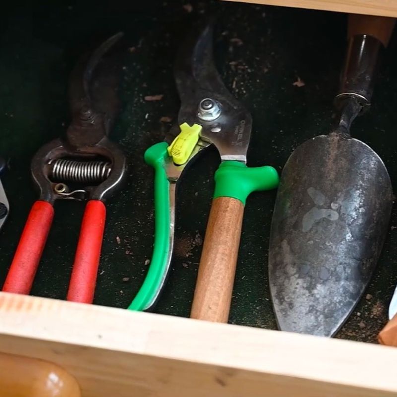 Clean Garden Tools