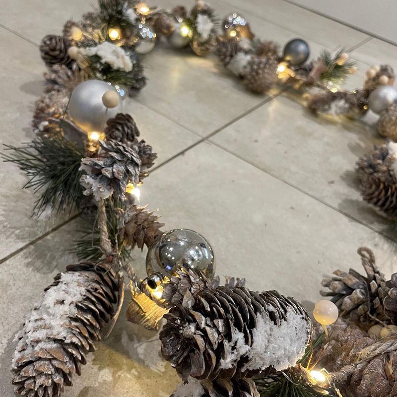 Pinecone Garland