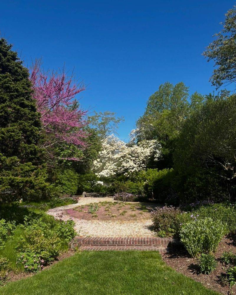 East Hampton's Coastal Bloom Retreat