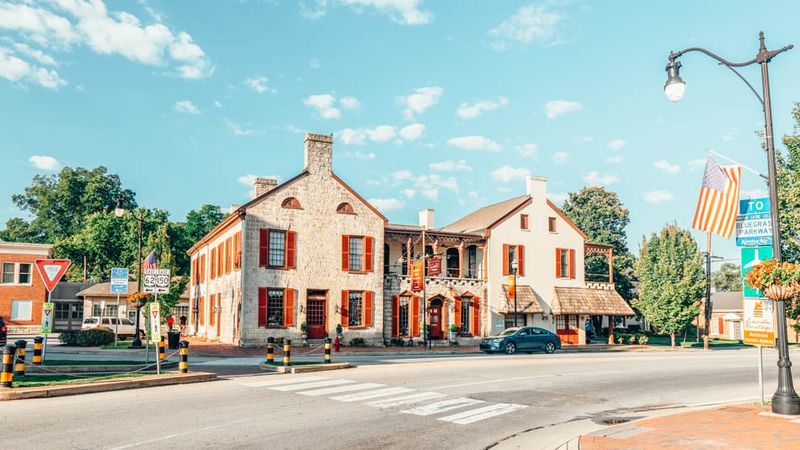 Bardstown's Magnolia-Lined Main Street