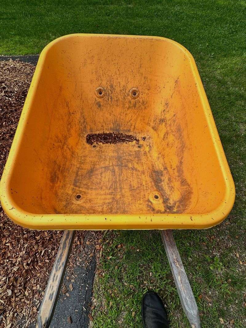 Cheap Plastic Wheelbarrows