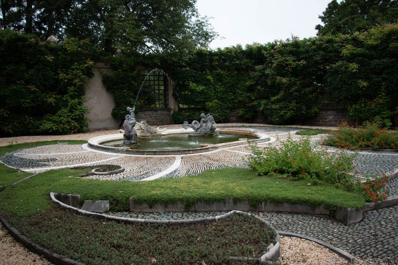 Pebble Garden's Mesmerizing Patterns