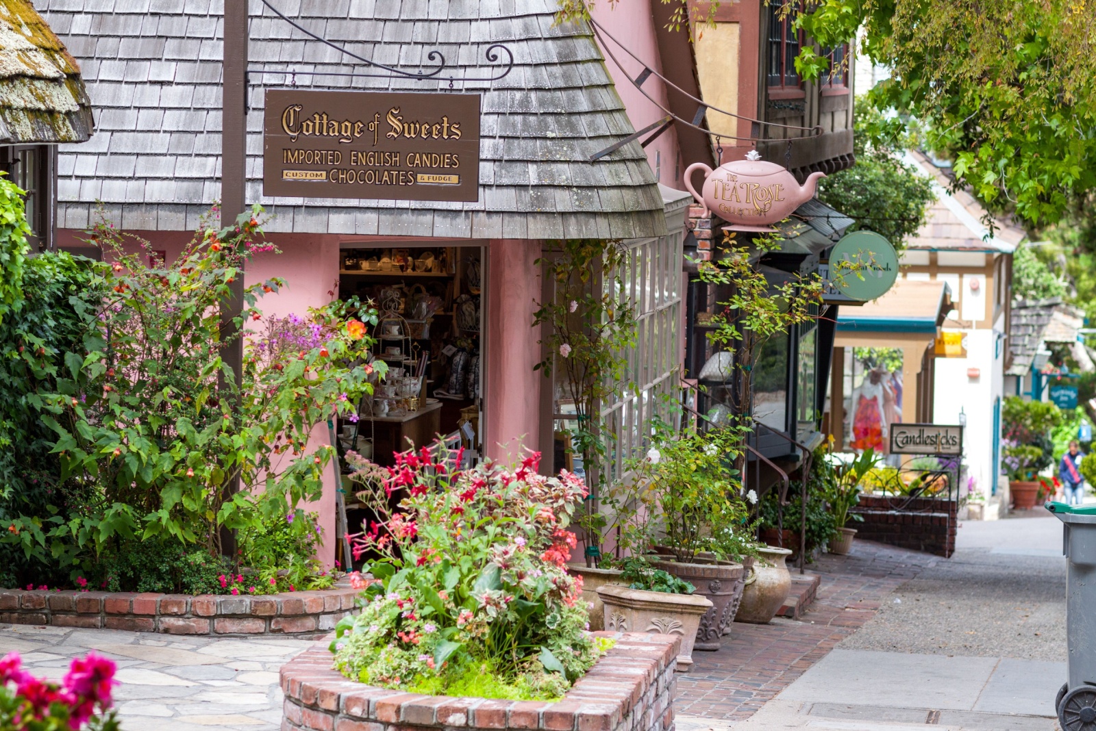 Wander Through California Villages Full Of Roses And Scenic Paths