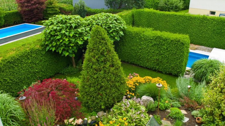 living privacy fence garden