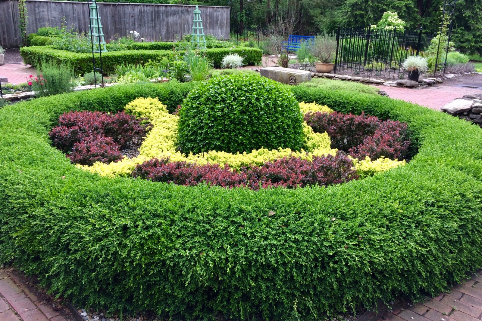 Why New England Gardeners Are Falling For These Timeless Knot Designs