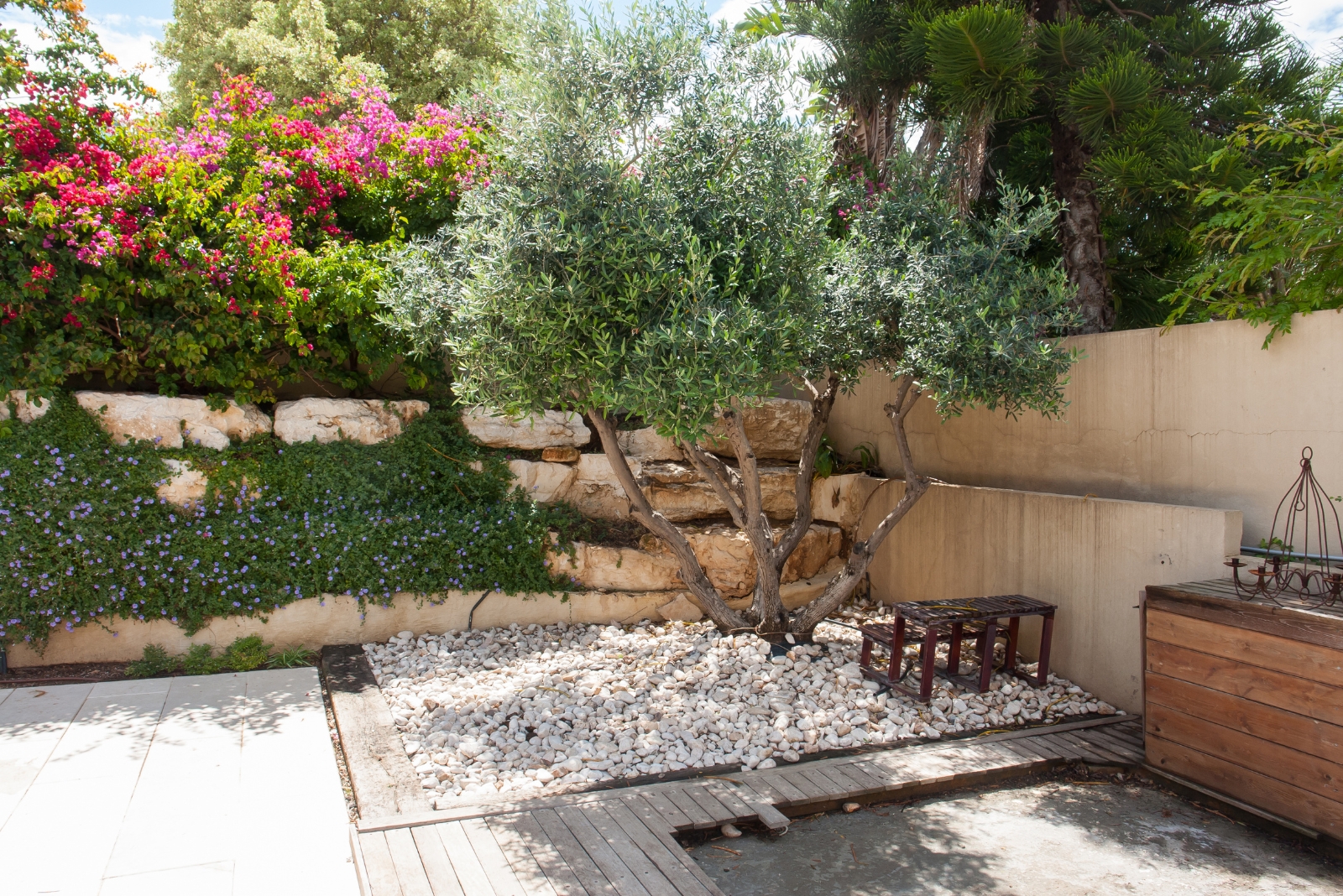 mediterranean garden decor