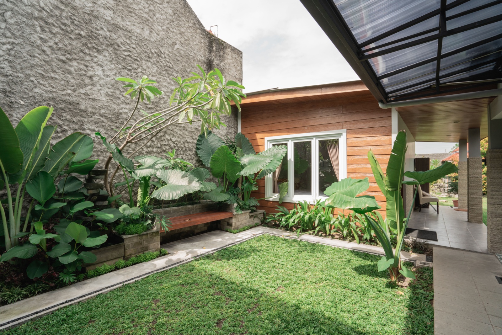 11 Ways To Add Tropical Garden Style To Your Los Angeles Backyard