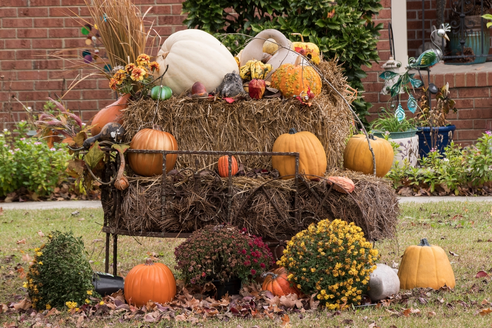 13 Easy And Affordable Ways To Decorate North Carolina Gardens For Fall