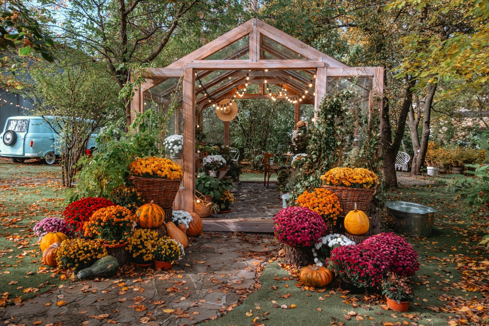 14 Easy Ways To Decorate Your Michigan Yard This Fall