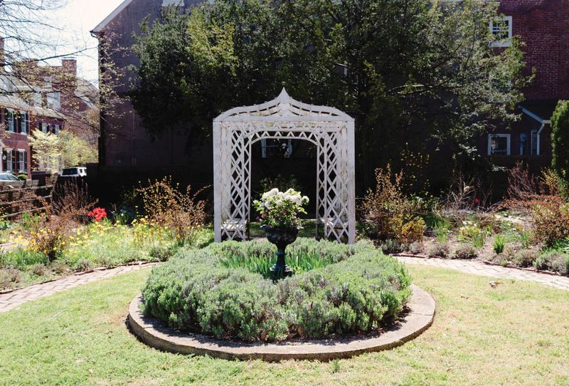 Read House & Gardens' Secret Courtyards