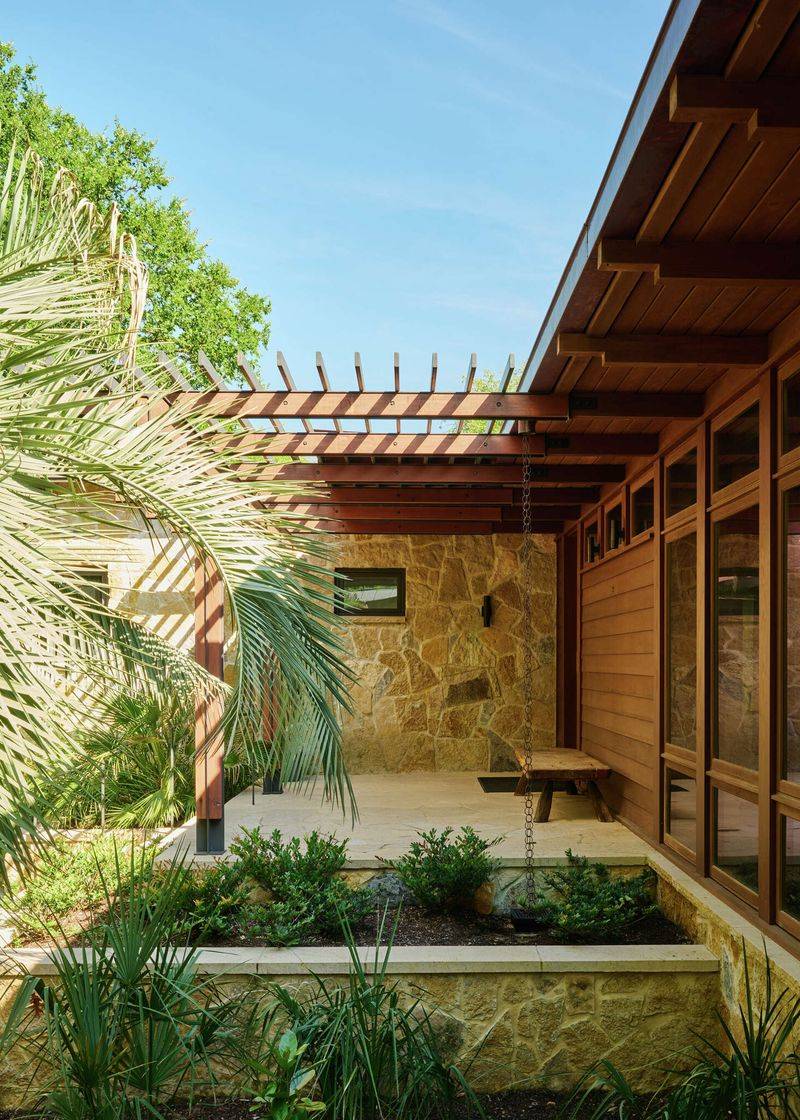 Mexican Courtyard Designs Celebrate Indoor-Outdoor Living