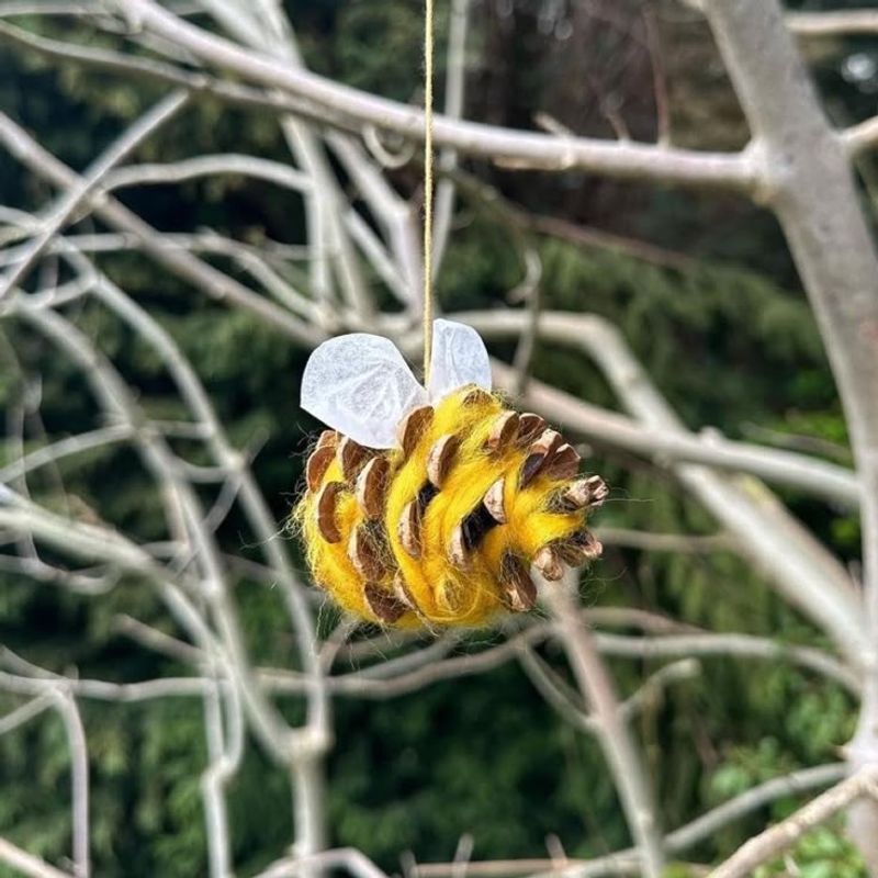 Fashion A Pinecone And Twig Hotel