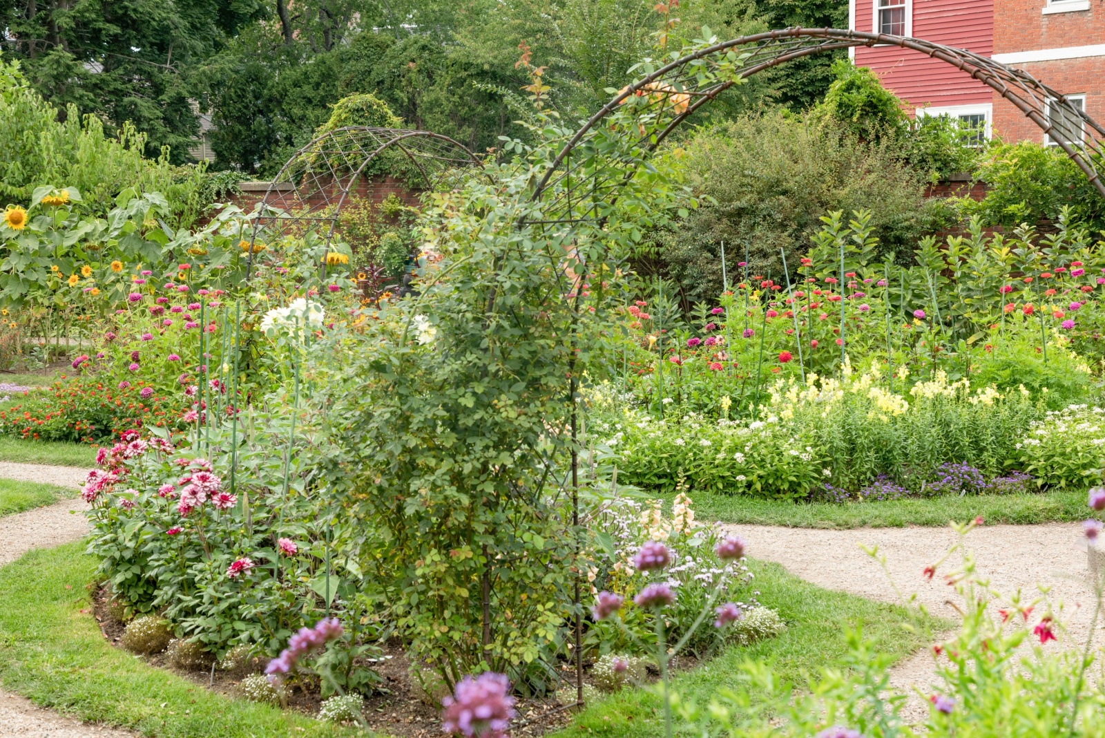 Decorative And Structural Arch Ideas For Massachusetts Gardens