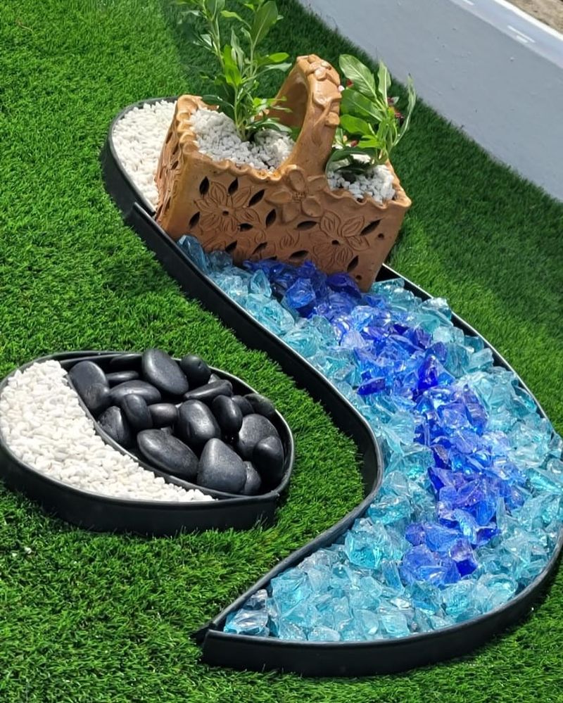 Glass Mulch Accents