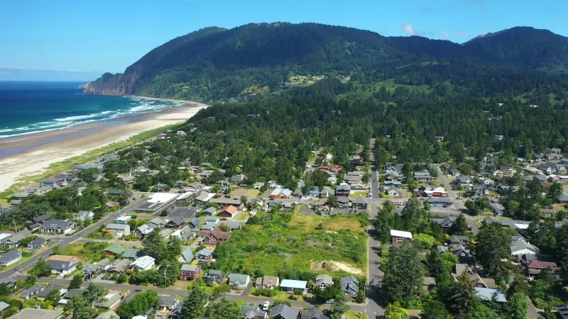 Manzanita: Beach Town Gardens With Sandy Soil Solutions