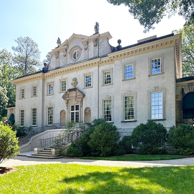 Swan House
