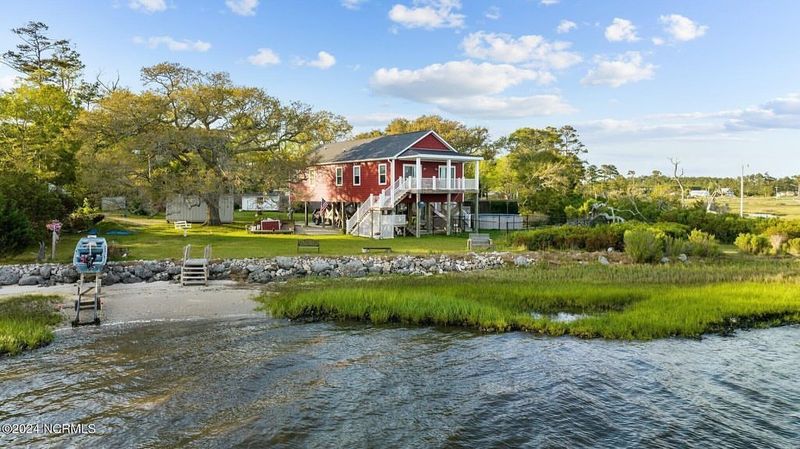 Waterfront Cottage Escapes