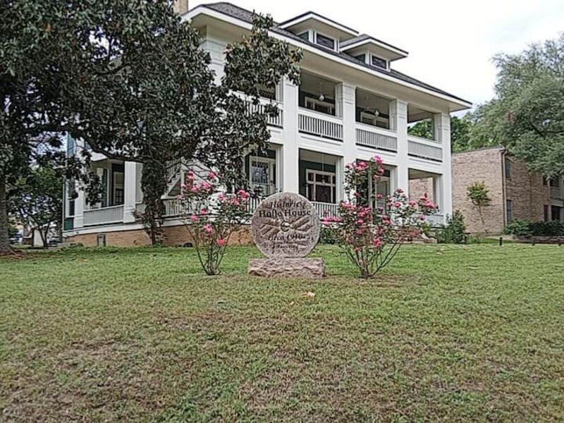 Tour Historic Home Gardens