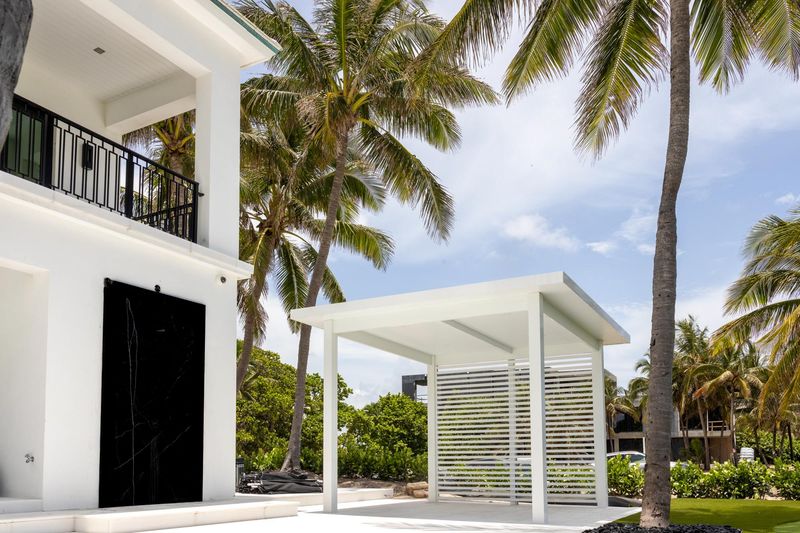 Palm-Integrated Pergolas In West Palm Beach