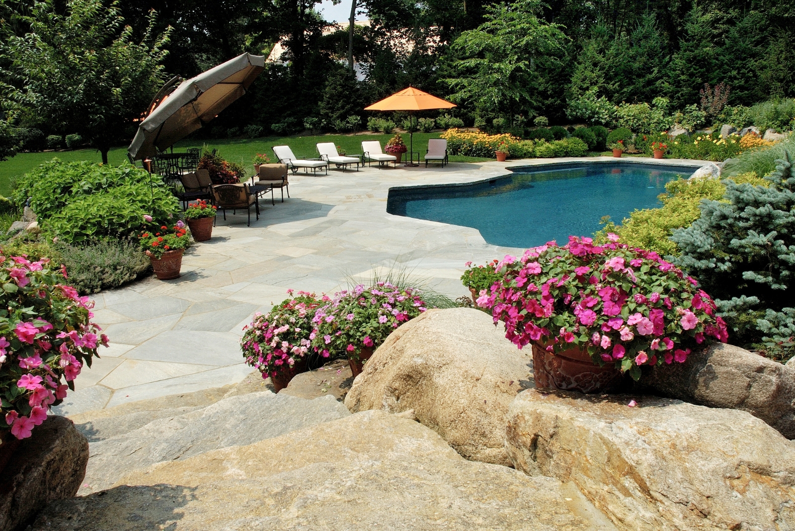 Seasonal Landscaping Tricks That Help Florida Homes Sell Quickly