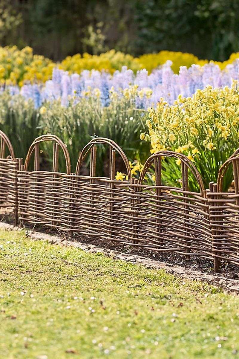 Woven Branch Borders