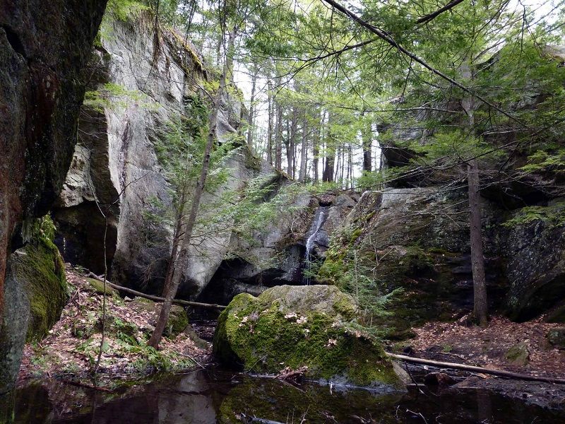 Pulpit Rock Conservation Area's Dramatic Overlook